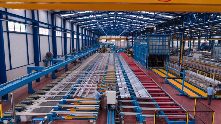 Nueva planta de extrusi&oacute;n en la f&aacute;brica de Padr&oacute;n de Cortizo.