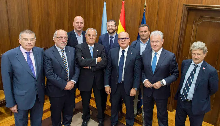 El presidente de la Diputaci&oacute;n de Ourense con empresarios del C&iacute;rculo de Empresarios de Galicia./A.PAZ.