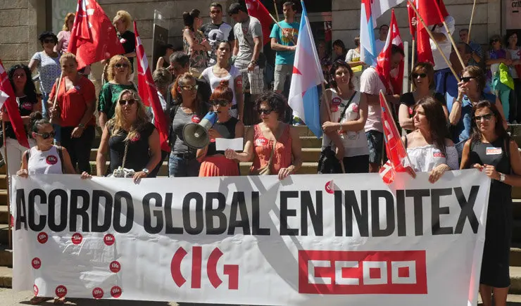 Concentraci&oacute;n de persoal das tendas pontevedresas de Inditex en Vigo.