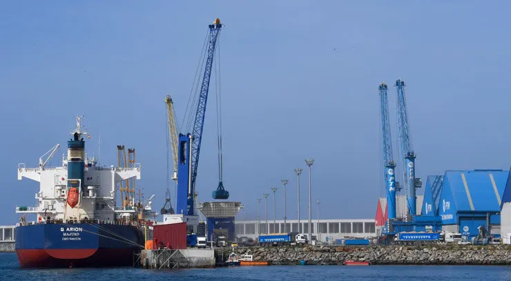 las  estad&iacute;sticas sit&uacute;an a la provincia de A Coru&ntilde;a como la cuarta provincia espa&ntilde;ola m&aacute;s exportadora, en la imagen, Punta Langosteira.