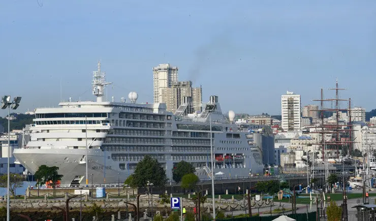 El crucero "Silver Muse" trajo a A Coru&ntilde;a cerca de 600 pasajeros a bordo y m&aacute;s de 400 tripulantes.