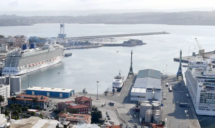 Una triple escala de cruceros en el Puerto de A Coru&ntilde;a.