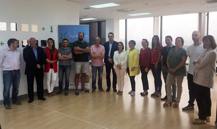 Patricia Argerey cos representantes das dez empresas que participan na aceleradora, na Tecn&oacute;pole.