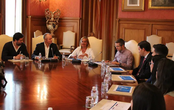 Reuni&oacute;n da presidenta da Deputaci&oacute;n de Pontevedra cos responsables do programa SmartPeme.