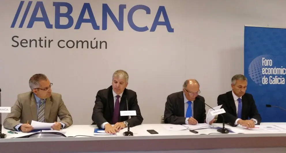 S&aacute;nchez, Lago, Gonz&aacute;lez Laxe y Armesto en la presentaci&oacute;n de lII Informe de Coyuntura.