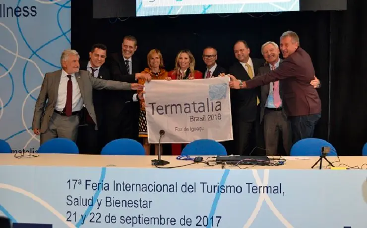 Entrega del testigo a lps organizadores de la edici&oacute;n de 2018, Foz de Igua&ccedil;u.