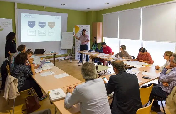 Sesi&oacute;n de la Escuela de Energ&iacute;a en Santiago.