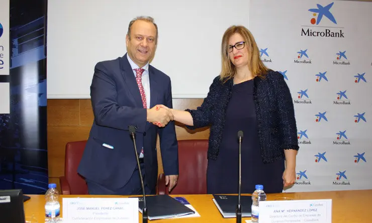 Jos&eacute; Manuel P&eacute;rez Canal y Ana Mar&iacute;a Hern&aacute;ndez ratificaron el convenio.