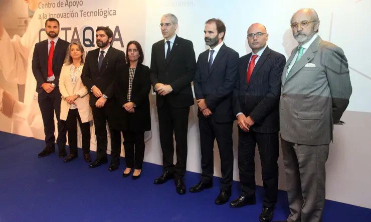 Autoridades en el  acto con motivo de la acreditaci&oacute;n de Cetaqua Galicia como Centro de Apoyo a la Innovaci&oacute;n Tecnol&oacute;gica de &aacute;mbito estatal./P.FERR&Iacute;N.