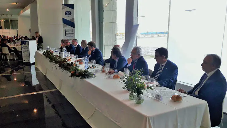 Miembros del Circulo Financiero de Galicia y autoridades en el almuerzo de celebraci&oacute;n de su primer a&ntilde;o, en la Cidade da Cultura.