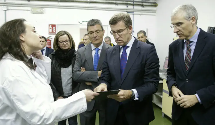 Feij&oacute;o en su visita al Centro Tecnol&oacute;gico de la Pizarra, en Carballeda de Valdeorras.
