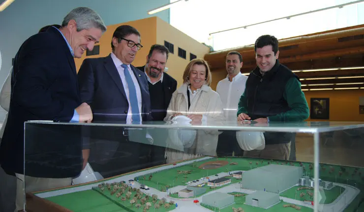 O reitor da UDC, xunto coa vicerreitora do Campus de Ferrol e o vicerreitor de Investigaci&oacute;n &aacute; Planta de Tratamento de Residuos Industriais de Galicia, Sogarisa, en As Somozas.