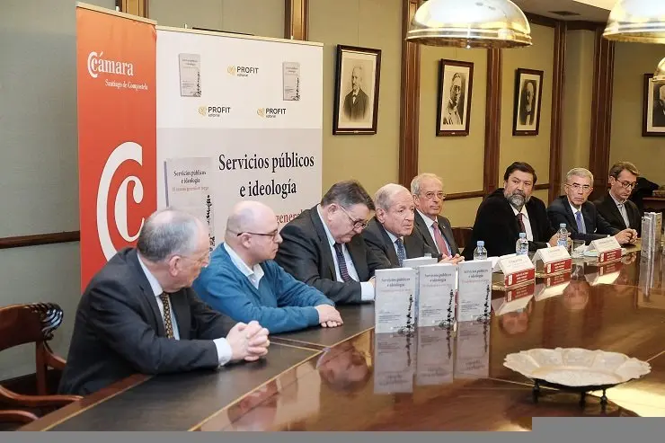 Los autores en la C&aacute;mara de Comercio de Santiago.
