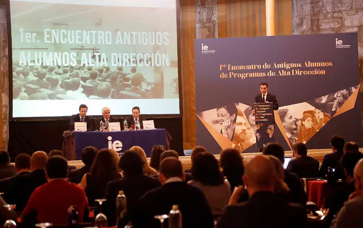 Joaqu&iacute;n Uribarri, Alfonso Mart&iacute;nez de Irujo, Manuel Bermejo y Kike Rial, en el encuentro de exalumnos del IE Business School.