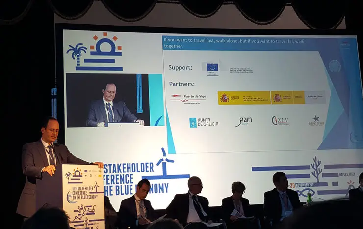 El jefe del departamento de Sostenibilidad del Puerto de Vigo, Carlos Botana, explic&oacute; el proyecto Blue Growth.