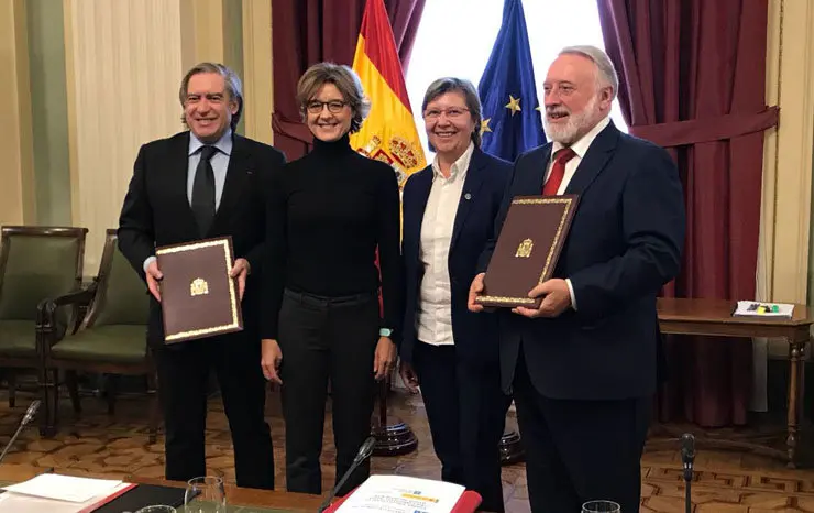 L&oacute;pez-Asenjo, Tejerina, Quintana y L&oacute;pez Veiga tras la firma del protocolo de colaboraci&oacute;n.