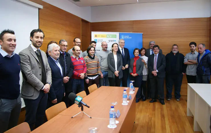 Los nuevos coworkers del CIS-Madeira junto al conselleiro de Econom&iacute;a,