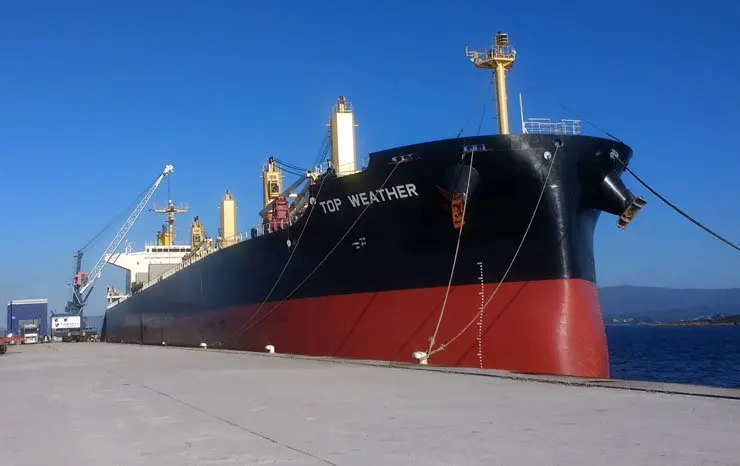 Descarga de cereal en el Puerto de Vilagarc&iacute;a.