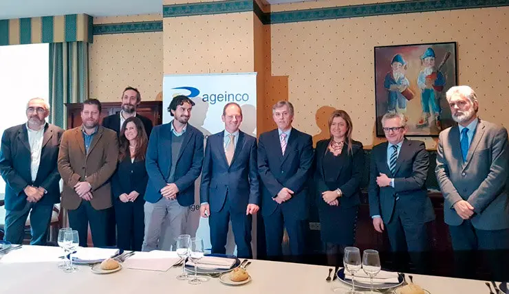 Tribuna AGEINCO en la que han participado miembros de la asociaci&oacute;n y el director del Igape.