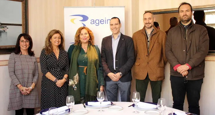 Directivos de AGEINCO junto a la directora y el subdirector del ISSGA.