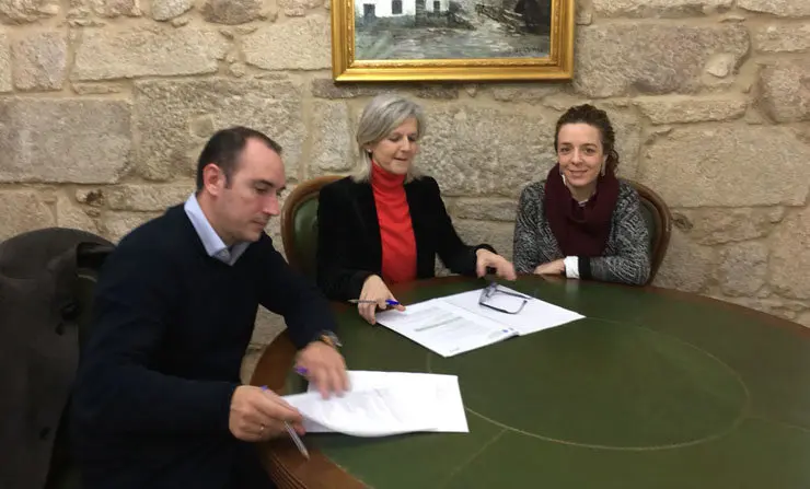 Antonio Fern&aacute;ndez, alcalde de Padron, xunto a Covadonga Toca, secretaria xeral de Emprego.