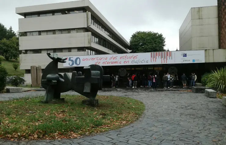 Facultade de Ciencias Econ&oacute;micas e Empresariales da USC.