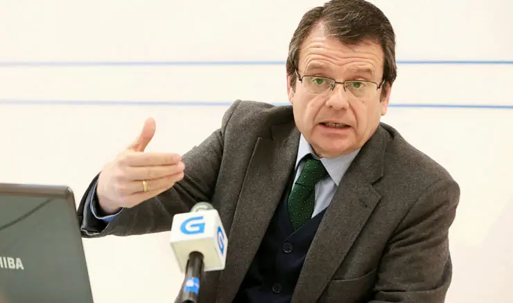 O director xeral de Enerx&iacute;a e Minas, &Aacute;ngel Bernardo Tahoces, presentou as novas
li&ntilde;as de apoios.