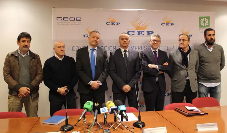 Presidente y vicepresidente de la CEP, junto a empresarios afectados por el cierre al tr&aacute;fico pesado de Sanjurjo Bad&iacute;a.