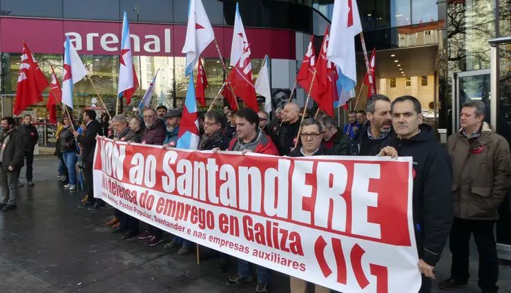 Protesta da CIG fronte ao SMAC da Coru&ntilde;a pola externalizaci&oacute;n do CPD de Orillamar.