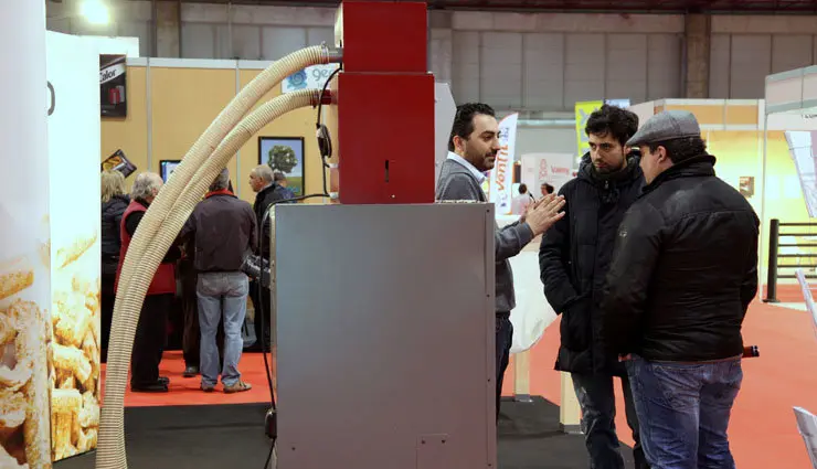 Un stand de una empresa del sector de la biomasa en la primera edici&oacute;n de la Feira da Enerx&iacute;a de Galicia.