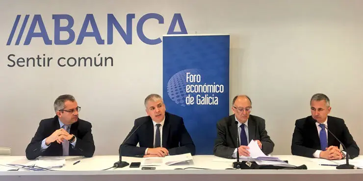 Patricio S&aacute;nchez, Santiago Lago, Fernando Gonz&aacute;lez Laxe y Jos&eacute; Armesto en la presentaci&oacute;n de lnforme de Coyuntura Econ&oacute;mica en Santiago.