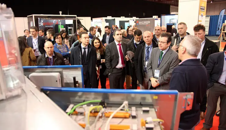 Representantes de los clusters energ&eacute;ticos gallegos junto al director xeral de Enerx&iacute;a e Minas en un recorrido por la Feira da Enerx&iacute;a de Galicia.