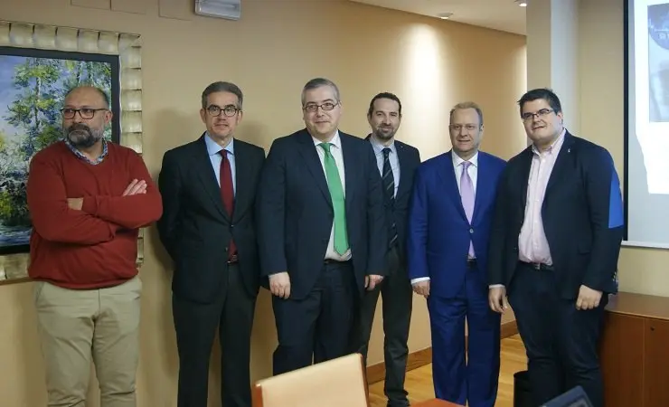 Representantes de la CEO, la Universidad de Vigo y el Igape en la presentaci&oacute;n del Proyecto B2i./P.L.