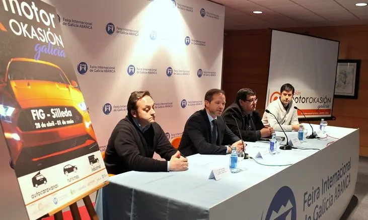 Los organizadores de Motor OKasi&oacute;n Galicia junto al director de  la Fundaci&oacute;n Semana Verde de Galicia.
