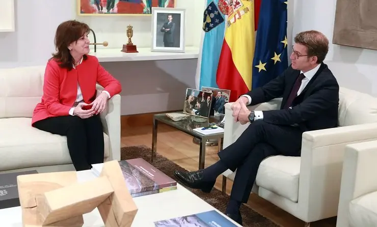 La presidenta de la SEPI, Pilar Platero, y el de la Xunta, Alberto N&uacute;&ntilde;ez Feij&oacute;o, en la reuni&oacute;n.
