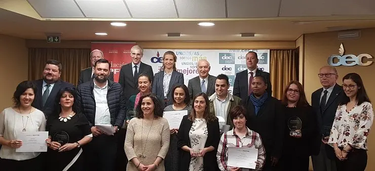 Representantes de las empresas y entidades distinguidas, junto a la Infanta Elena, directivos de Mapfre, el presidente de la CEC y el conselleiro de Econom&iacute;a.