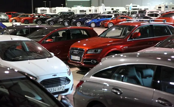Veh&iacute;culos en exposici&oacute;n en el I Sal&oacute;n Motor OKasi&oacute;n.