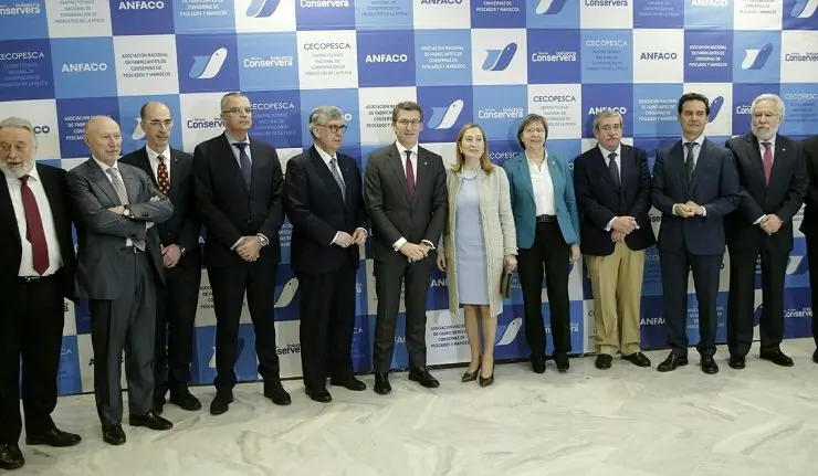 Autoridades presente en el acto de entrega de las medallas de ANFACO.