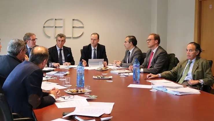 La CEO estuvo representada en la reuni&oacute;n de la Plataforma Atl&aacute;ntico Noroeste por su secretario general, Jaime Pereira (3&ordm; por la der.).