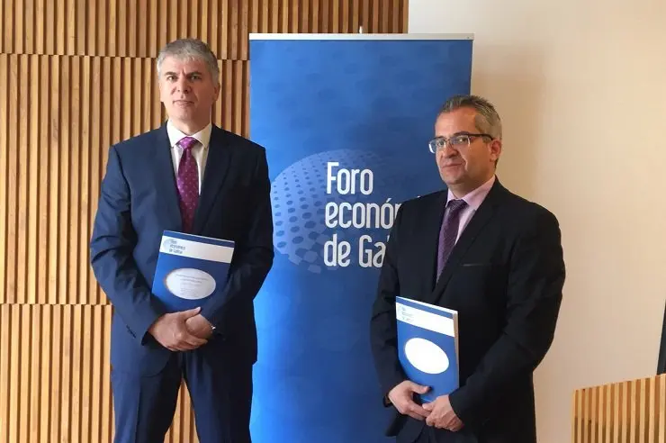 Santiago Lago y Patricio S&aacute;nchez presentaron la previsi&oacute;n de crecimiento del PIB gallego realizada por el Foro Econ&oacute;mico de Galicia./DUVI.