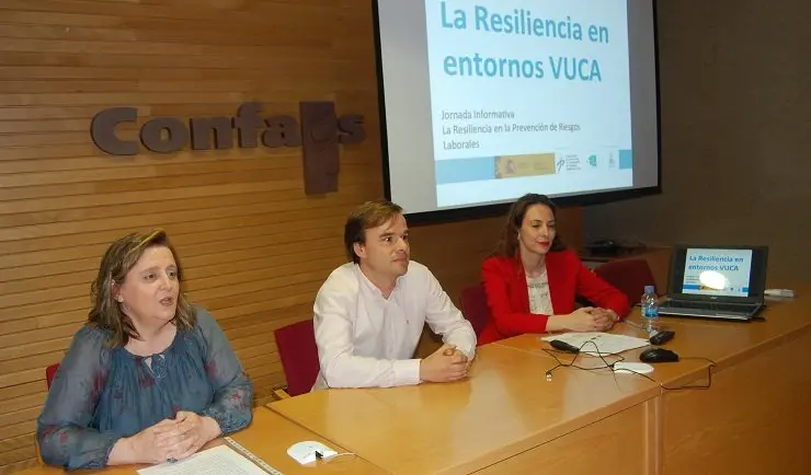 La charla sobre "Resiliencia en entornos VUCA" tuvo lugar en la sede de Confaes en Salamanca.