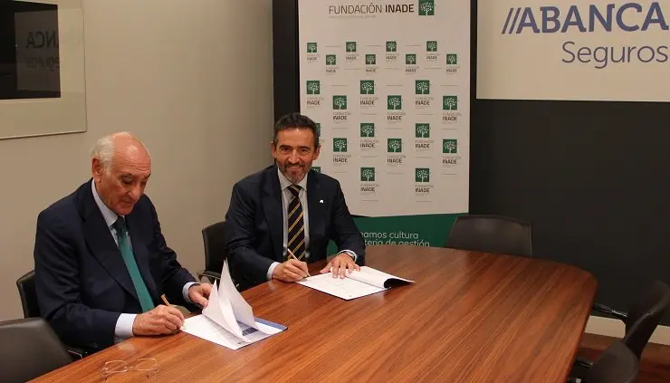 El acuerdo fue formalizado por y Antonio Cobi&aacute;n Varela, presidente del Patronato de Fundaci&oacute;n Inade, y &Aacute;lvaro Garc&iacute;a Di&eacute;guez, director general
de ABANCA Seguros, .