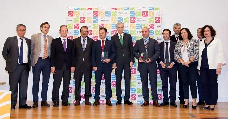 Autoridades y premiados en los IV Premios Galicia Alimentaci&oacute;n de Clusaga.