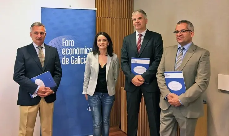 El informe fue presentado por los miembros del Foro Econ&oacute;mico de Galicia Francisco Armesto, Sara Fern&aacute;ndez, Santiago Lago y Patricio S&aacute;nchez.
