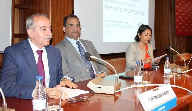 El presidente de la C&aacute;mara de A Coru&ntilde;a, junto al embajador de la Rep&uacute;blica Dominicana en Espa&ntilde;a.