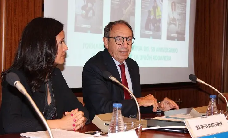 Imelda Capote y Gonzalo Ortiz en la apertura de la jornada sobre el 50&ordm; aniversario de la Uni&oacute;n Aduanera.