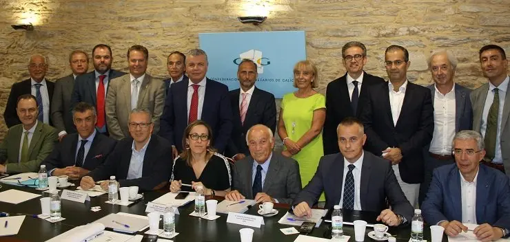 Asistentes a la reuni&oacute;n de la Plataforma Atl&aacute;ntico Noroeste, en la sede de la CEG.