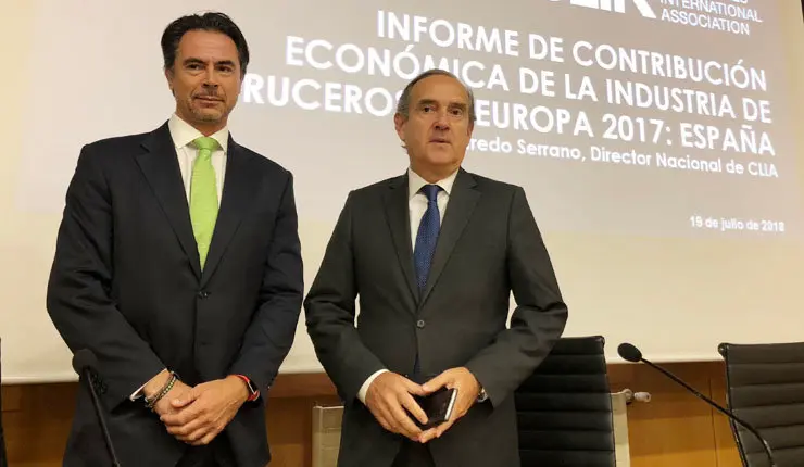 Alfredo Serrano y Enrique Losada presentaron el Informe de contribuci&oacute;n econ&oacute;mica de la industria de cruceros.