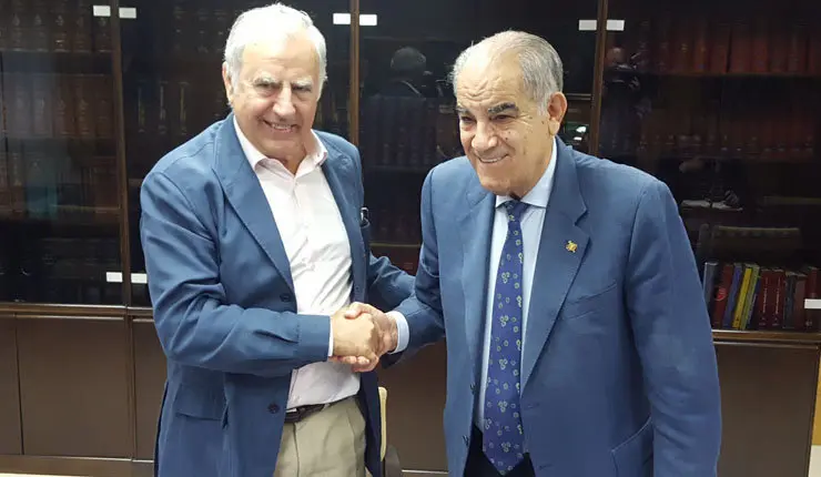 Juan Gil de Araujo y Jos&eacute; Garc&iacute;a Costas sellaron el acuerdo entre la D.O. R&iacute;as Baixas y la C&aacute;mara de Comercio.
