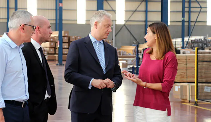 De izquierda a derecha, Raquel Cortizo (directora general), Simon Manley (embajador), Al&eacute;n Fern&aacute;ndez (gerente internacional) y Juan Manuel Vivanco (gerente).